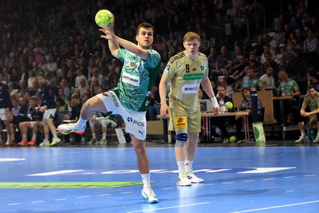 DEU, DHB, 1.HBL, Fuechse Berlin vs. Hannover Burgdorf, 21.05.2026, Max-Schmeling-Halle, Berlin, DEU, DHB, 1.HBL, Fuechse Berlin vs. Hannover Burgdorf, im Bild 7m Tim Freihoefer (Fuechse Berlin 20), Vilhelm Poulsen (Hannover-Burgdorf 9)