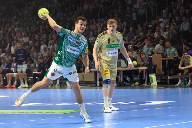 DEU, DHB, 1.HBL, Fuechse Berlin vs. Hannover Burgdorf, 21.05.2026, Max-Schmeling-Halle, Berlin, DEU, DHB, 1.HBL, Fuechse Berlin vs. Hannover Burgdorf, im Bild 7m Tim Freihoefer (Fuechse Berlin 20), Vilhelm Poulsen (Hannover-Burgdorf 9)