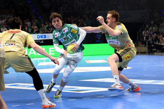 DEU, DHB, 1.HBL, Fuechse Berlin vs. Hannover Burgdorf, 21.05.2026, Max-Schmeling-Halle, Berlin, DEU, DHB, 1.HBL, Fuechse Berlin vs. Hannover Burgdorf, im Bild Nils Lichtlein (Fuechse Berlin 17), Lukas Stutzke (Hannover-Burgdorf 39)