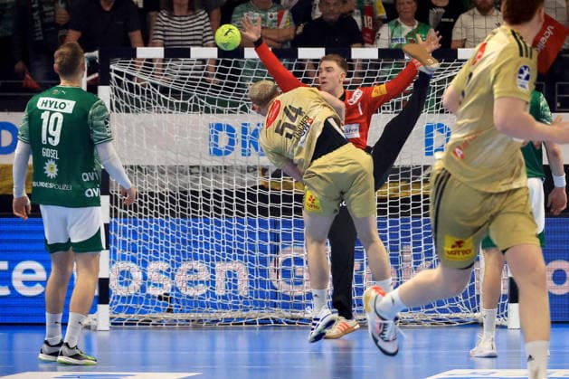 DEU, DHB, 1.HBL, Fuechse Berlin vs. Hannover Burgdorf, 21.05.2026, Max-Schmeling-Halle, Berlin, DEU, DHB, 1.HBL, Fuechse Berlin vs. Hannover Burgdorf, im Bild Lasse Ludwig (Fuechse Berlin 1), Justus Fischer (Hannover-Burgdorf 54)