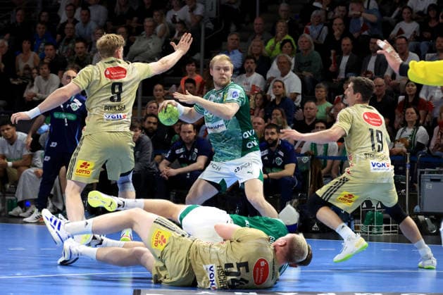 DEU, DHB, 1.HBL, Fuechse Berlin vs. Hannover Burgdorf, 21.05.2026, Max-Schmeling-Halle, Berlin, DEU, DHB, 1.HBL, Fuechse Berlin vs. Hannover Burgdorf, im Bild Matthes Langhoff (Fuechse Berlin 25), Vilhelm Poulsen (Hannover-Burgdorf 9), Marius Steinhauser (Hannover-Burgdorf 19)