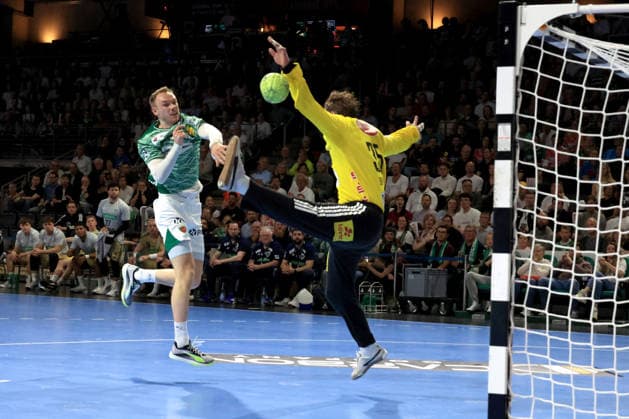 DEU, DHB, 1.HBL, Fuechse Berlin vs. Hannover Burgdorf, 21.05.2026, Max-Schmeling-Halle, Berlin, DEU, DHB, 1.HBL, Fuechse Berlin vs. Hannover Burgdorf, im Bild Mathias Gidsel (Fuechse Berlin 19), Joel Birlehm (Hannover-Burgdorf 35)