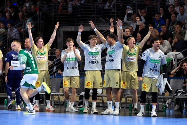 DEU, DHB, 1.HBL, Fuechse Berlin vs. Hannover Burgdorf, 21.05.2026, Max-Schmeling-Halle, Berlin, DEU, DHB, 1.HBL, Fuechse Berlin vs. Hannover Burgdorf, im Bild Hannover-Burgdorf-Spielerkreis, Mathias Gidsel (Fuechse Berlin 19)