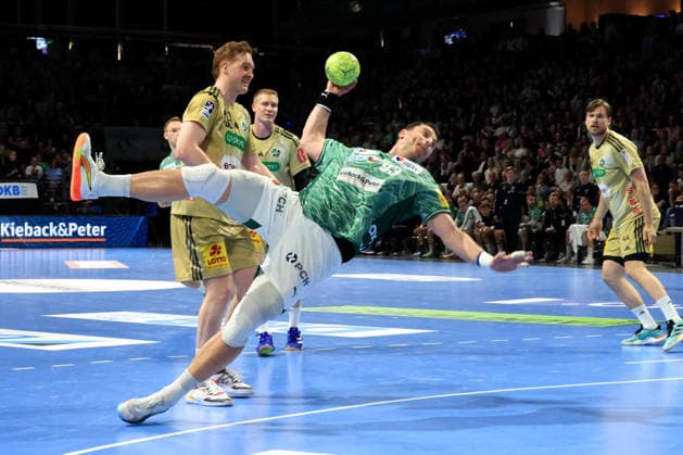 DEU, DHB, 1.HBL, Fuechse Berlin vs. Hannover Burgdorf, 21.05.2026, Max-Schmeling-Halle, Berlin, DEU, DHB, 1.HBL, Fuechse Berlin vs. Hannover Burgdorf, im Bild Mijajlo Marsenic (Fuechse Berlin 93), Lukas Stutzke (Hannover-Burgdorf 39)