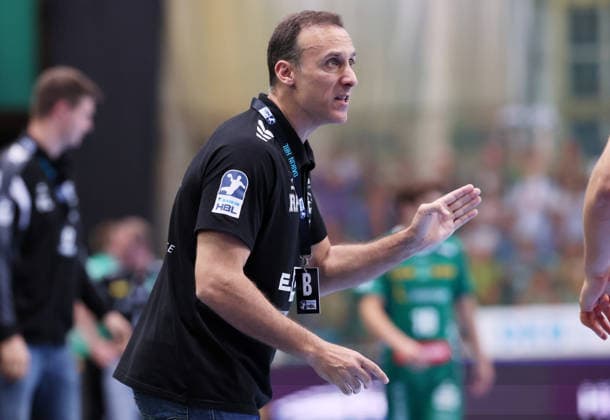 Leipzig, 21.05.2026, Arena Leipzig, Handball, Bundesliga, 32.Spieltag , SC DHfK Leipzig vs. MT Melsungen , Im Bild; Trainer Roberto Garcia, MT Melsungen. , Nur zur redaktionellen Nutzung. Only editorial use. , DHB HBL regulations prohibit any use of photographs as image sequences and or quasi-video. ,