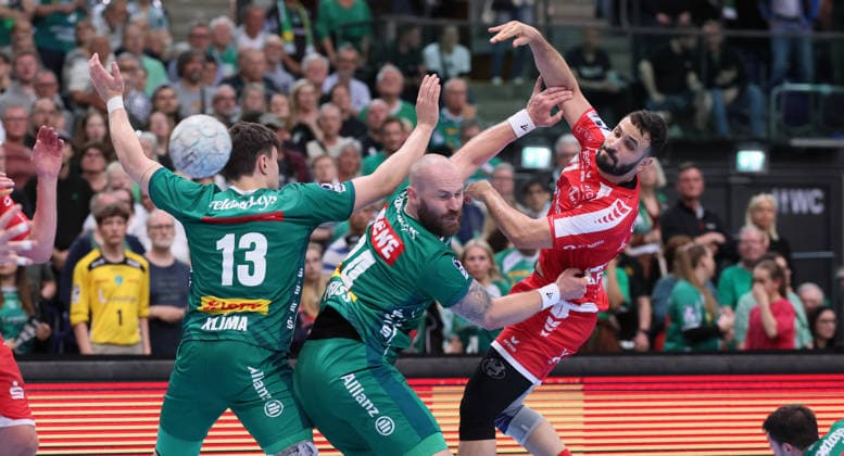 Leipzig, 21.05.2026, Arena Leipzig, Handball, Bundesliga, 32.Spieltag , SC DHfK Leipzig vs. MT Melsungen , Im Bild von links; Matej Klima (13, Leipzig), Moritz Preuss (24, Leipzig), Mohamed Darmoul ( 71, Melsungen). , Nur zur redaktionellen Nutzung. Only editorial use. , DHB HBL regulations prohibit any use of photographs as image sequences and or quasi-video. ,
