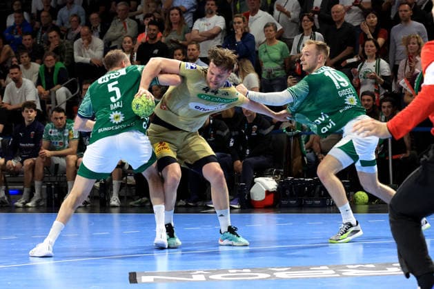 DEU, DHB, 1.HBL, Fuechse Berlin vs. Hannover Burgdorf, 21.05.2026, Max-Schmeling-Halle, Berlin, DEU, DHB, 1.HBL, Fuechse Berlin vs. Hannover Burgdorf, im Bild Max Darj (Fuechse Berlin 5), Mathias Gidsel (Fuechse Berlin 19), Thomas Alfred Solstad (Hannover-Burgdorf 44)