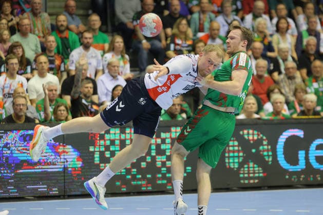 21.05.2026, xtgx, Handball, Daikin HBL, SC Magdeburg - SG Flensburg Handewitt v.l. Simon Pytlick (Flensburg, 2), Felix Claar (Magdeburg, 7) Zweikampf, Duell, Kampf, tackle wirft Tor, Torschuetze, erzielt Tor, Treffer, scores the goal Magdeburg