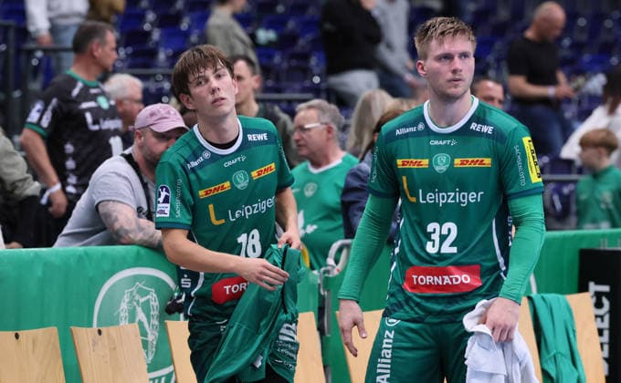 Leipzig, 21.05.2026, Arena Leipzig, Handball, Bundesliga, 32.Spieltag , SC DHfK Leipzig vs. MT Melsungen 27:33 (12:13), Im Bild; Enttäuschung bei Leipzig. Staffan Peter (18, Leipzig), Franz Semper (32, Leipzig). , Nur zur redaktionellen Nutzung. Only editorial use. , DHB HBL regulations prohibit any use of photographs as image sequences and or quasi-video. ,