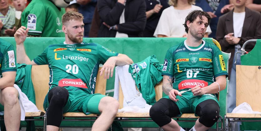 Leipzig, 21.05.2026, Arena Leipzig, Handball, Bundesliga, 32.Spieltag , SC DHfK Leipzig vs. MT Melsungen 27:33 (12:13), Im Bild; Enttäuschung bei Leipzig. William Bogojevic (20, Leipzig), Dean Bombac ( 67, DHfK). , Nur zur redaktionellen Nutzung. Only editorial use. , DHB HBL regulations prohibit any use of photographs as image sequences and or quasi-video. ,