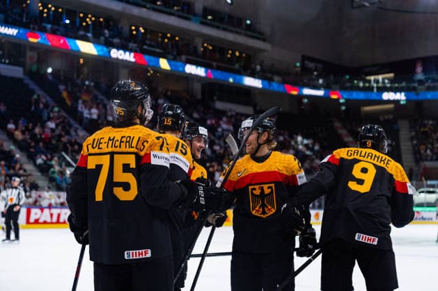 ZURICH, SWITZERLAND - MAY 22: Samuel Dove-MCFalls (Germany, 75), Leon Gawanke (Germany, 9), Stefan Loibl (Germany, 15), Leon Huettl (Germany, 25) during their goal celebration during the Preliminary Round - Group A Match 33 between Germany and Hungary at the IIHF Ice hockey, Eishockey World Championship, WM, Weltmeisterschaft 2026, Swiss Life Arena on May 22, 2026 in Zurich, Switzerland. Zurich Switzerland Copyright: xTimoxSteinx