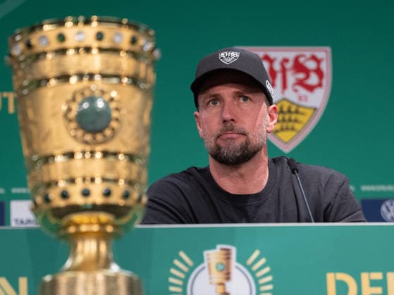 Pressekonferenz, Sebastian Hoeness (VfB Stuttgart, Cheftrainer, Trainer) GER, Abschlusstraining und Pressekonferenz am Vortag des DFB-Pokalfinale, FC Bayern Muenchen vs. VfB Stuttgart, Fussball, Herren, DFB-Pokal, Finale, Spielzeit 2025 2026, 22.05.2026, DFL DFB REGULATIONS PROHIBIT ANY USE OF PHOTOGRAPHS AS IMAGE SEQUENCES AND OR QUASI-VIDEO, GER, Abschlusstraining und Pressekonferenz am Vortag des DFB-Pokalfinale, FC Bayern Muenchen vs. VfB Stuttgart, Fussball, Herren, DFB-Pokal, Finale, Spielzeit 2025 2026, 22.05.2026 Berlin Copyright: xEibner-Pressefoto WolfgangxFrankx EP_WFK