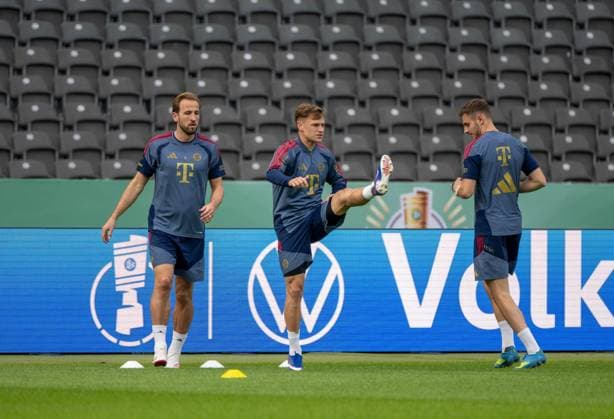 Fußball, Herren, Saison 2025 2026, 83. DFB-Pokal-Finale, FC Bayern München - VfB Stuttgart, Training am Vortag, im Bild: v. l. Harry Kane (Bayern München), Joshua Kimmich (Bayern München), Josip Stanisic (Bayern München), 22.05. 2026, Copyright: xMatthiasxKochx