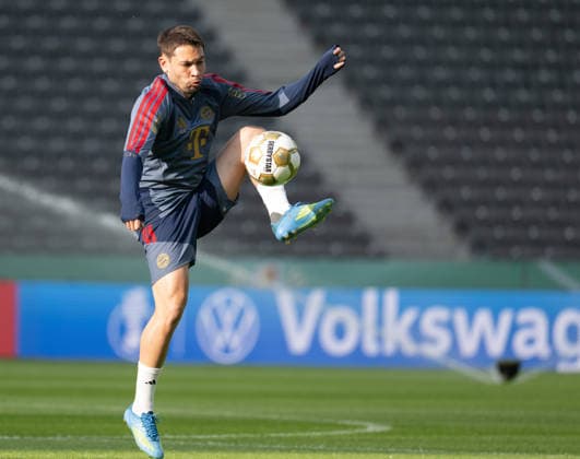 Training FC Bayern Muenchen, Raphael Guerreiro (FC Bayern Muenchen, 22) GER, Abschlusstraining und Pressekonferenz am Vortag des DFB-Pokalfinale, FC Bayern Muenchen vs. VfB Stuttgart, Fussball, Herren, DFB-Pokal, Finale, Spielzeit 2025 2026, 22.05.2026, DFL DFB REGULATIONS PROHIBIT ANY USE OF PHOTOGRAPHS AS IMAGE SEQUENCES AND OR QUASI-VIDEO, GER, Abschlusstraining und Pressekonferenz am Vortag des DFB-Pokalfinale, FC Bayern Muenchen vs. VfB Stuttgart, Fussball, Herren, DFB-Pokal, Finale, Spielzeit 2025 2026, 22.05.2026 Berlin Copyright: xEibner-Pressefoto WolfgangxFrankx EP_WFK