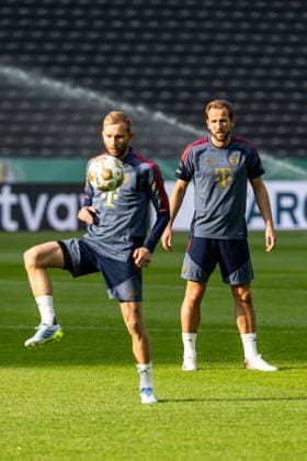 GER, DFB-Pokalfinale, Training und Pressekonferenz, FC Bayern München - VfB Stuttgart. 22.05.2026, Olympiastadion, Olympiastadion, GER, DFB-Pokalfinale, Training und Pressekonferenz, FC Bayern München - VfB Stuttgart. Konrad Laimer (FC Bayern München 27), Harry Kane (FC Bayern München 9) beim Training Â