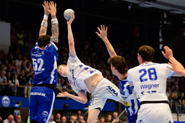 Niels Gerardus Versteijnen (TBV Lemgo Lippe, 25) aus der Distanz. Justin Kurch (ThSV Eisenach, 52), Stephan Seitz (ThSV Eisenach, 44), Hendrik Wagner (TBV Lemgo Lippe, 28) GER, ThSV Eisenach gegen TBV Lemgo Lippe, 1. Daikin Handballbundesliga, Handball, 32.Spieltag, Saison 2025 2026, 22.05.2026 GER, ThSV Eisenach gegen TBV Lemgo Lippe, 1. Daikin Handballbundesliga, Handball, 32.Spieltag, Saison 2025 2026, 22.05.2026 Eisenach Copyright: xEibner-Pressefoto MartinxHerbstx EP_MHT