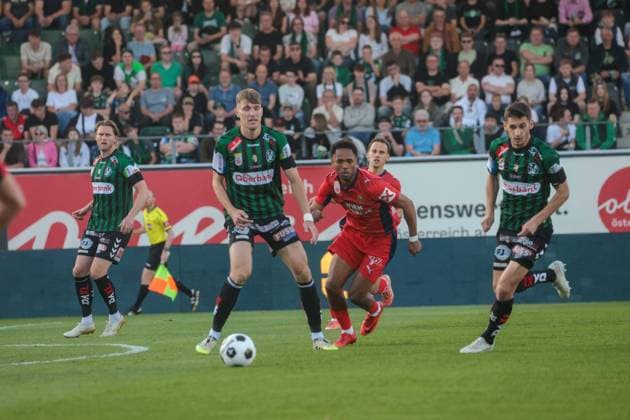 22.05.2026, Ried im Innkreis, AUT, Unterwegs in Oberösterreich, SV Oberbank Ried - Rapid Wien, Österreichische Fußball-Bundesliga, ADMIRAL Bundesliga, im Bild Nikki Havenaar (Ried), Petter Noaskhare Dahl, Rapid, Ante Bajic, Ried,