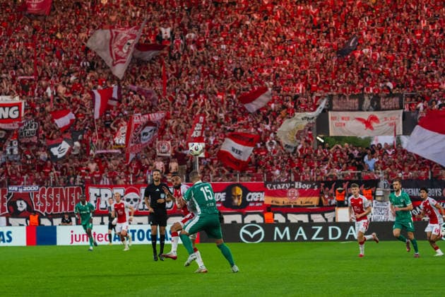Ramien Safi (Rot-Weiss Essen, 07) im Zweikampf mit Jan Elvedi (SpVgg Greuther Fuerth, 15) Rot-Weiss Essen vs. SpVgg Greuther Fuerth, Fussball, 2.Bundesliga-Relegation 2025 26, Relegation-Hinspiel, Saison 2025 26, 22.05.2026, DFL REGULATIONS PROHIBIT ANY USE OF PHOTOGRAPHS AS IMAGE SEQUENCES AND OR QUASI-VIDEO, Rot-Weiss Essen vs. FC Ingolstadt 04, Fussball, 2.Bundesliga-Relegation 2025 26, Relegation-Hinspiel, Saison 2025 26, 22.05.2026 Essen Copyright: xEibner-Pressefoto LukasxBaldygax EP_LBA