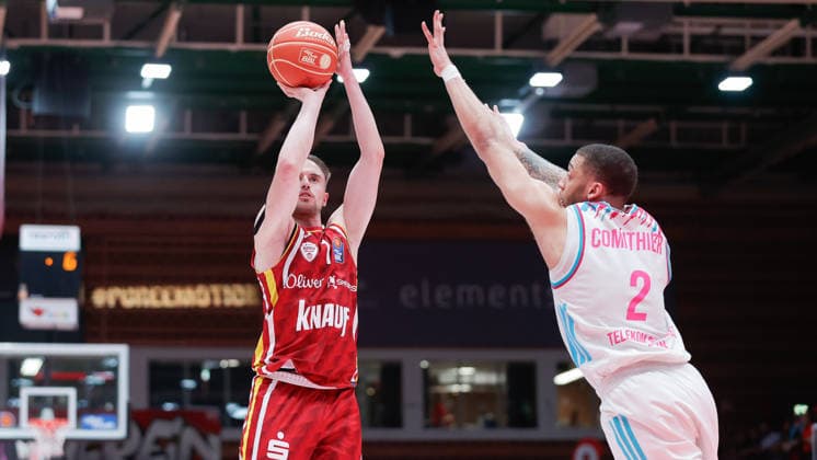 Im Bild: v.li. Lukas Herzog (Wuerzburg Baskets, 1) am Ball gegen Alijah Comithier (Telekom Baskets Bonn, 2) 22.05.2026, Basketball, Fitness First Wuerzburg Baskets vs. Telekom Baskets Bonn, easyCredit BBL Playoffs, 3. Viertelfinale, Deutschland, 97072, tectake-Arena Wuerzburg, Copyright: HMBxMedia xJulienxBecker