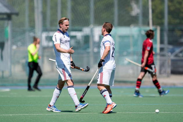v.li.: Torschütze Tim Seagon (MHC, 10), Jan Philipp Fischer (MHC, 23), Spieler vom Mannheimer HC (MHC), jubeln über das Tor zum 1:1, Jubel, Torjubel, Torerfolg, celebrate the goal, goal, celebration, jubelt ueber das Tor, Freuen, Freude, freut sich, optimistisch, positiv, Spielszene, Highlight, Action, Aktion, 23.05.2026, Mannheim (Deutschland), Hockey, Bundesliga, Play-down, Herren, Mannheimer HC - SC Frankfurt 1880