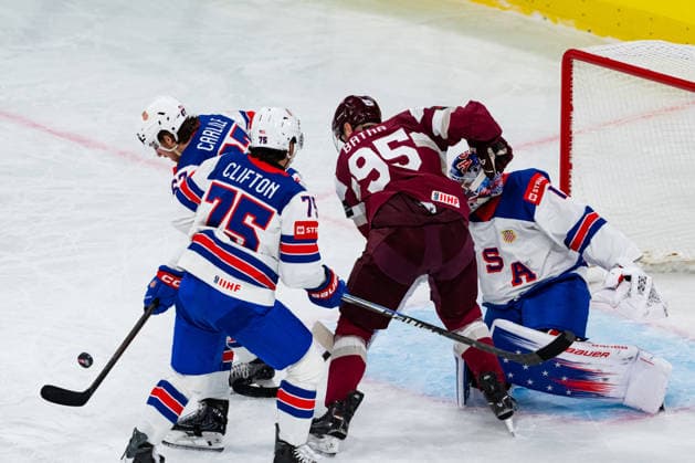 ZURICH, SWITZERLAND - MAY 23: Oskars Batna (Latvia, 95) against Connor Clifton (United States, 75) Declan Carlile (United States, 67) Devin Cooley (United States, 1) during the Preliminary Round - Group A Match 37 between Latvia and United States at the IIHF Ice hockey, Eishockey World Championship, WM, Weltmeisterschaft 2026, Swiss Life Arena on May 23, 2026 in Zurich, Switzerland. Zurich Switzerland Copyright: xTimoxSteinx