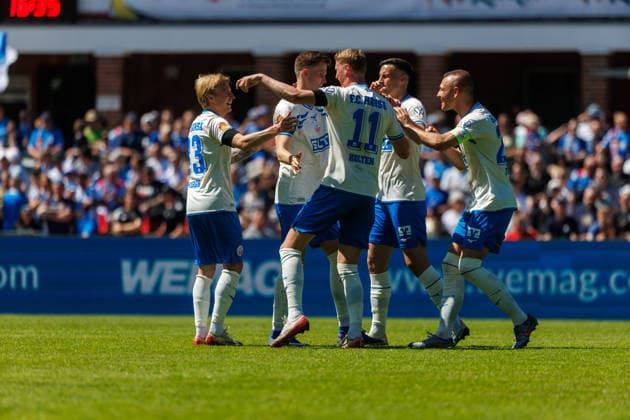 Torjubel 1:0 - v.l. Cedric Harenbrock (Rostock) , Torschptze Lukas Kunze (Rostock) , Emil Frost Holten (Rostock) , Kenan Fatkic (Rostock) und Franz Pfanne (Rostock) ; GER, FC Hansa Rostock vs. SV Pastow, Fußball, Männer, Lübzer Pils Landespokal, Finale, Spielzeit 2025 2026, 23.05.2026 Greifswald Volksstadion Mecklenburg - Vorpommern Deutschland