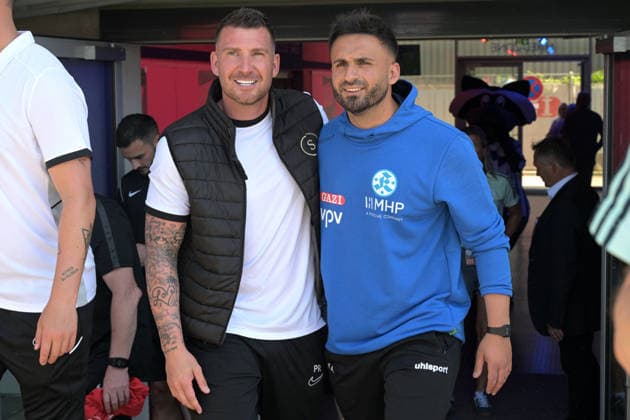 beide Trainer vor dem Spiel Pascal Reinhardt (SG Sonnenhof Grossaspach, Trainer) und Kerem Arslan (SV Stuttgarter Kickers, Trainer) SV Stuttgarter Kickers vs. SG Sonnenhof Grossaspach, Fussball, Maenner, DB-Regio wfv-Pokalfinale, Saison 2025 2026, 23.05.2026 SV Stuttgarter Kickers vs. SG Sonnenhof Grossaspach, Fussball, Maenner, DB-Regio wfv-Pokalfinale, Saison 2025 2026, 23.05.2026 Stuttgart Copyright: xEibner-Pressefoto TobiasxBaurx EP_TBR