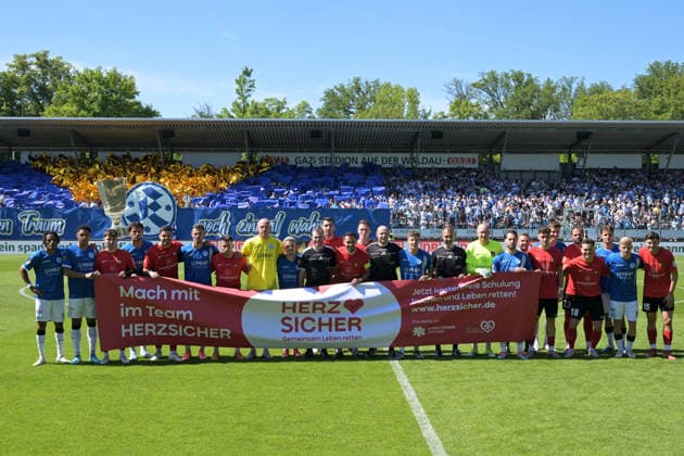 gemeinsames Bild vor dem Spiel SV Stuttgarter Kickers vs. SG Sonnenhof Grossaspach, Fussball, Maenner, DB-Regio wfv-Pokalfinale, Saison 2025 2026, 23.05.2026 SV Stuttgarter Kickers vs. SG Sonnenhof Grossaspach, Fussball, Maenner, DB-Regio wfv-Pokalfinale, Saison 2025 2026, 23.05.2026 Stuttgart Copyright: xEibner-Pressefoto TobiasxBaurx EP_TBR