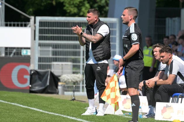 Pascal Reinhardt (SG Sonnenhof Grossaspach, Trainer) SV Stuttgarter Kickers vs. SG Sonnenhof Grossaspach, Fussball, Maenner, DB-Regio wfv-Pokalfinale, Saison 2025 2026, 23.05.2026 SV Stuttgarter Kickers vs. SG Sonnenhof Grossaspach, Fussball, Maenner, DB-Regio wfv-Pokalfinale, Saison 2025 2026, 23.05.2026 Stuttgart Copyright: xEibner-Pressefoto TobiasxBaurx EP_TBR
