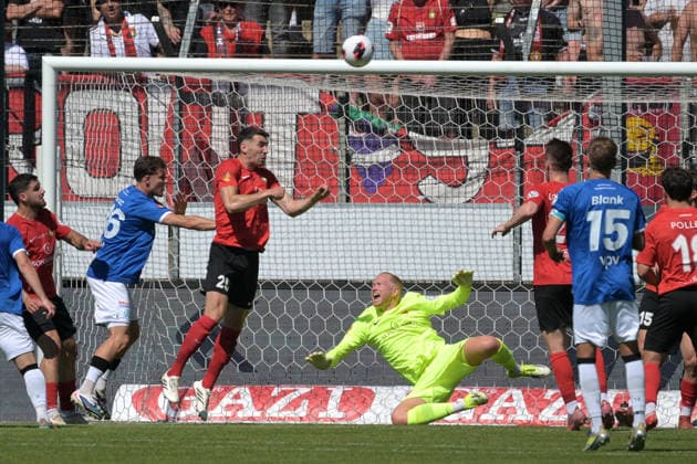 Arbnor Nuraj (SG Sonnenhof Grossaspach, 25) im Zweikampf mit Mario Borac (SV Stuttgarter Kickers, 36) SV Stuttgarter Kickers vs. SG Sonnenhof Grossaspach, Fussball, Maenner, DB-Regio wfv-Pokalfinale, Saison 2025 2026, 23.05.2026 SV Stuttgarter Kickers vs. SG Sonnenhof Grossaspach, Fussball, Maenner, DB-Regio wfv-Pokalfinale, Saison 2025 2026, 23.05.2026 Stuttgart Copyright: xEibner-Pressefoto TobiasxBaurx EP_TBR