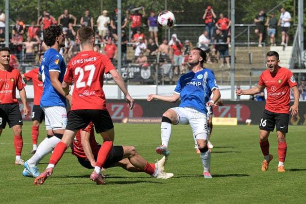 Kampf um den Ball zwischen David Tomic (SV Stuttgarter Kickers, 08) und Michael Kleinschrodt (SG Sonnenhof Grossaspach, 11) SV Stuttgarter Kickers vs. SG Sonnenhof Grossaspach, Fussball, Maenner, DB-Regio wfv-Pokalfinale, Saison 2025 2026, 23.05.2026 SV Stuttgarter Kickers vs. SG Sonnenhof Grossaspach, Fussball, Maenner, DB-Regio wfv-Pokalfinale, Saison 2025 2026, 23.05.2026 Stuttgart Copyright: xEibner-Pressefoto TobiasxBaurx EP_TBR