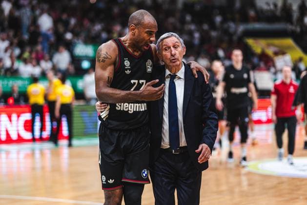 Svetislav Pesic (Headcoach FC Bayern Muenchen Basketball) und Isiaha Mike (FC Bayern Muenchen Basketball), Vet Concept Gladiators Trier vs FC Bayern Muenchen Basketball, Basketball, easyCredit BBL, Playoffs, Viertelfinale, Spiel 3, Saison 2025 2026, 23.05.2026 Vet Concept Gladiators Trier vs FC Bayern Muenchen Basketball, Basketball, easyCredit BBL, Playoffs, Viertelfinale, Spiel 3, Saison 2025 2026, 23.05.2026 Copyright: xEibner-Pressefoto AlexanderxNeisx EP_ANS