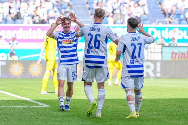 23.05.2026, xydrx, Herren, Fußball, Finaltag der Amateure, Finale Niederrheinpokal, SC St. Tönis 11 ‹20 - MSV Duisburg, Saison 2025 2026, Schauinsland-Reisen-Arena: Torjubel nach dem Tor zum 3:0 für den MSV Duisburg durch Torschütze Patrick Sussek (MSV Duisburg, 37) zusammen mit Florian Krueger (MSV Duisburg, 26) und Can Coskun (MSV Duisburg, 27) Copyright: HMBxMedia YannisxDreimann