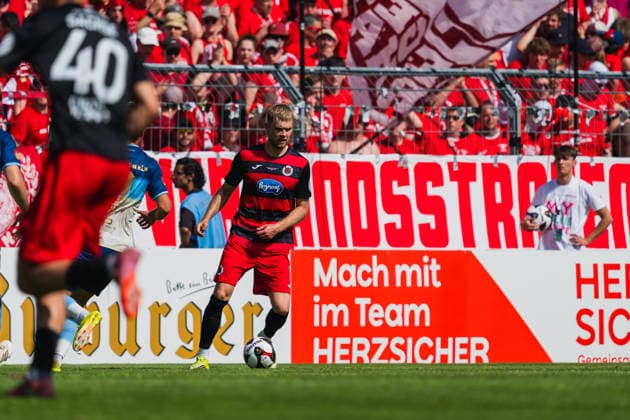 Meiko Sponsel (Viktoria Köln, 19) vor der Fortuna Koeln Tribuene Fortuna Köln vs. FC Viktoria Köln, Fussball, Landespokal Mittelrhein 2025 26, Finale, Saison 2025 26, 23.05.2026, Fortuna Köln vs. FC Viktoria Köln, Fussball, Landespokal Mittelrhein, Finale, Saison 2025 26, 23.05.2026 Köln Copyright: xEibner-Pressefoto LukasxBaldygax EP_LBA