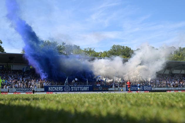 Pyrotechnik Bengalos und Bengalische Feuer im Block der Stuttgarter Kickers SV Stuttgarter Kickers vs. SG Sonnenhof Grossaspach, Fussball, Maenner, DB-Regio wfv-Pokalfinale, Saison 2025 2026, 23.05.2026 SV Stuttgarter Kickers vs. SG Sonnenhof Grossaspach, Fussball, Maenner, DB-Regio wfv-Pokalfinale, Saison 2025 2026, 23.05.2026 Stuttgart Copyright: xEibner-Pressefoto TobiasxBaurx EP_TBR