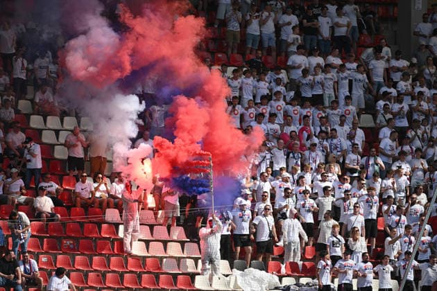 23.05.2026, xpsx, Fußball Finale Hessenpokal, SG Barockstadt Fulda-Lehnerz - SV Wehen Wiesbaden v.l. Fans, Zuschauer, Fahnen, Trikots, Emotionen zuenden Pyrotechnik, Benglos, Rauch, Nebel, Feuerwerk (DFL DFB REGULATIONS PROHIBIT ANY USE OF PHOTOGRAPHS as IMAGE SEQUENCES and or QUASI-VIDEO) Offenbach