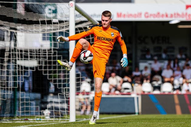 Philipp Schulze (SC Verl, 01) haelt einen Ball GER, SC Verl vs. SF Lotte, Fussball, Westfalenpokal, Finale, Spielzeit 2025 2026, 23.05.2026 DFL Regulations prohibit any use of photographers as image sequences and or quasi-video. GER, SC Verl vs. SF Lotte, Fussball, Westfalenpokal, Finale, Spielzeit 2025 2026, 23.05.2026 Verl Copyright: xEibner-Pressefoto JanxRollingerx EP_JSK