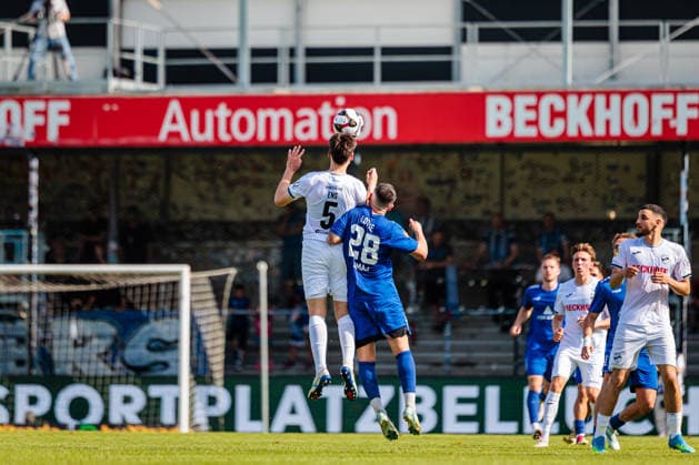 (L-R) Martin Ens (SC Verl, 05), Yari Otto (SC Verl, 28) im Kopfballduell GER, SC Verl vs. SF Lotte, Fussball, Westfalenpokal, Finale, Spielzeit 2025 2026, 23.05.2026 DFL Regulations prohibit any use of photographers as image sequences and or quasi-video. GER, SC Verl vs. SF Lotte, Fussball, Westfalenpokal, Finale, Spielzeit 2025 2026, 23.05.2026 Verl Copyright: xEibner-Pressefoto JanxRollingerx EP_JSK