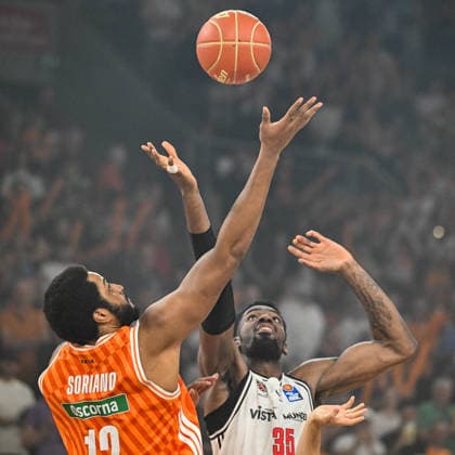 GER, BBL, Playoffs, ratiopharm Ulm vs BMA365 Bamberg Baskets 23.05.2026, ratiopharm arena, Neu-Ulm, GER, BBL, Playoffs, ratiopharm Ulm vs BMA365 Bamberg Baskets, im Bild Joel Soriano (Ulm, 12), Ejiofor Onu (Bamberg, 35)