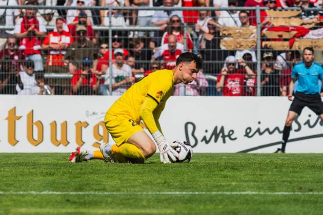 Arne Schulz (Viktoria Köln, 27) pustet die Backen auf nachdem er den Ball hat Fortuna Köln vs. FC Viktoria Köln, Fussball, Landespokal Mittelrhein 2025 26, Finale, Saison 2025 26, 23.05.2026, Fortuna Köln vs. FC Viktoria Köln, Fussball, Landespokal Mittelrhein, Finale, Saison 2025 26, 23.05.2026 Köln Copyright: xEibner-Pressefoto LukasxBaldygax EP_LBA