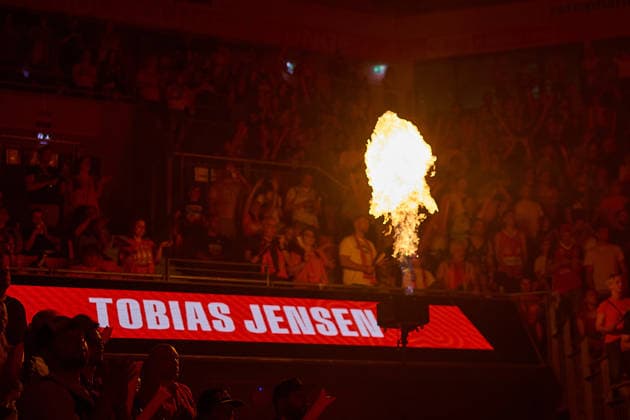 Begruessung Spieler Tobias Jensen (ratiopharm ulm, 07), Feuer GER, ratiopharm ulm vs. Bamberg Baskets, Basketball, Playoffs, Viertelfinale, 3. Spiel, EasyCredit BBL, Spielzeit 2025 2026, 23.05.2026 GER, ratiopharm ulm vs. Bamberg Baskets, Basketball, Playoffs, Viertelfinale, 3. Spiel, EasyCredit BBL, Spielzeit 2025 2026, 23.05.2026 Neu-Ulm Copyright: xEibner-Pressefoto GeraldxOelze-dexStoppanyx EP_ODS