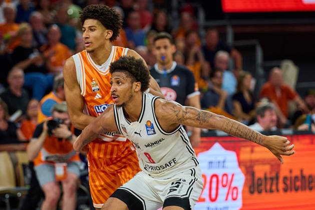 Meissa Faye (ratiopharm ulm, 11), Demarcus Marquette Demonia (BMA365 Bamberg Baskets, 08) GER, ratiopharm ulm vs. Bamberg Baskets, Basketball, Playoffs, Viertelfinale, 3. Spiel, EasyCredit BBL, Spielzeit 2025 2026, 23.05.2026 GER, ratiopharm ulm vs. Bamberg Baskets, Basketball, Playoffs, Viertelfinale, 3. Spiel, EasyCredit BBL, Spielzeit 2025 2026, 23.05.2026 Neu-Ulm Copyright: xEibner-Pressefoto GeraldxOelze-dexStoppanyx EP_ODS