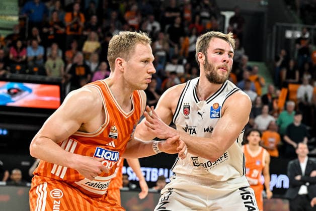 GER, BBL, Playoffs, ratiopharm Ulm vs BMA365 Bamberg Baskets 23.05.2026, ratiopharm arena, Neu-Ulm, GER, BBL, Playoffs, ratiopharm Ulm vs BMA365 Bamberg Baskets, im Bild Christian Sengfelder (Ulm, 43), Moritz Krimmer (Bamberg, 27)