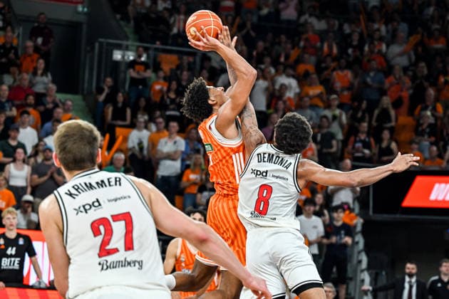 GER, BBL, Playoffs, ratiopharm Ulm vs BMA365 Bamberg Baskets 23.05.2026, ratiopharm arena, Neu-Ulm, GER, BBL, Playoffs, ratiopharm Ulm vs BMA365 Bamberg Baskets, im Bild Meissa Faye (Ulm, 11), Demarcus Marquette Demonia (Bamberg, 8)