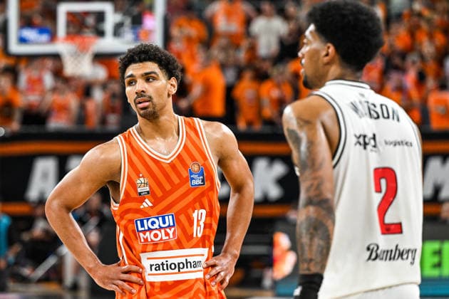 GER, BBL, Playoffs, ratiopharm Ulm vs BMA365 Bamberg Baskets 23.05.2026, ratiopharm arena, Neu-Ulm, GER, BBL, Playoffs, ratiopharm Ulm vs BMA365 Bamberg Baskets, im Bild Mark Smith (Ulm, 13), Ibrahim Watson (Bamberg, 2)