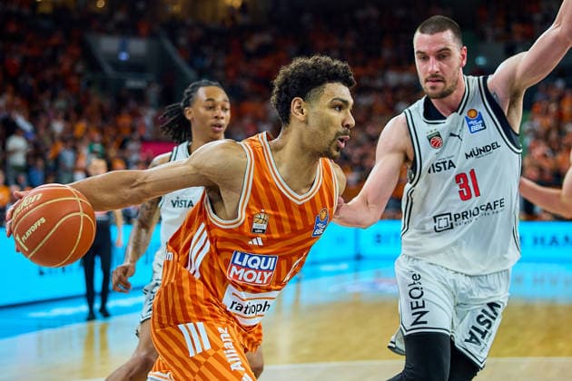 Mark Smith (ratiopharm ulm, 13), Danile Keppeler (BMA365 Bamberg Baskets, 31) GER, ratiopharm ulm vs. Bamberg Baskets, Basketball, Playoffs, Viertelfinale, 3. Spiel, EasyCredit BBL, Spielzeit 2025 2026, 23.05.2026 GER, ratiopharm ulm vs. Bamberg Baskets, Basketball, Playoffs, Viertelfinale, 3. Spiel, EasyCredit BBL, Spielzeit 2025 2026, 23.05.2026 Neu-Ulm Copyright: xEibner-Pressefoto GeraldxOelze-dexStoppanyx EP_ODS