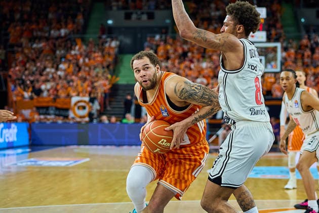 Zweikampf, Duell zwischen Christopher Ledlum (ratiopharm ulm, 04), Demarcus Marquette Demonia (BMA365 Bamberg Baskets, 08) GER, ratiopharm ulm vs. Bamberg Baskets, Basketball, Playoffs, Viertelfinale, 3. Spiel, EasyCredit BBL, Spielzeit 2025 2026, 23.05.2026 GER, ratiopharm ulm vs. Bamberg Baskets, Basketball, Playoffs, Viertelfinale, 3. Spiel, EasyCredit BBL, Spielzeit 2025 2026, 23.05.2026 Neu-Ulm Copyright: xEibner-Pressefoto GeraldxOelze-dexStoppanyx EP_ODS