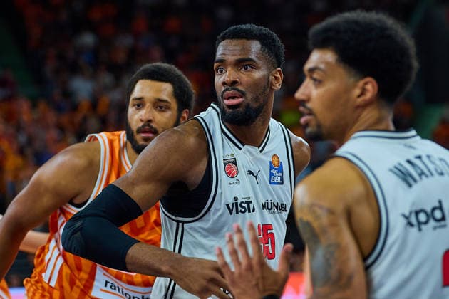 Joel Soriano (ratiopharm ulm, 12), Ejior Onu (BMA365 Bamberg Baskets, 35) GER, ratiopharm ulm vs. Bamberg Baskets, Basketball, Playoffs, Viertelfinale, 3. Spiel, EasyCredit BBL, Spielzeit 2025 2026, 23.05.2026 GER, ratiopharm ulm vs. Bamberg Baskets, Basketball, Playoffs, Viertelfinale, 3. Spiel, EasyCredit BBL, Spielzeit 2025 2026, 23.05.2026 Neu-Ulm Copyright: xEibner-Pressefoto GeraldxOelze-dexStoppanyx EP_ODS