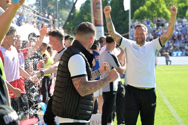 Pascal Reinhardt (SG Sonnenhof Grossaspach, Trainer) und Julian Schieber (SG Sonnenhof Grossaspach, Co-Trainer) jubeln SV Stuttgarter Kickers vs. SG Sonnenhof Grossaspach, Fussball, Maenner, DB-Regio wfv-Pokalfinale, Saison 2025 2026, 23.05.2026 SV Stuttgarter Kickers vs. SG Sonnenhof Grossaspach, Fussball, Maenner, DB-Regio wfv-Pokalfinale, Saison 2025 2026, 23.05.2026 Stuttgart Copyright: xEibner-Pressefoto TobiasxBaurx EP_TBR