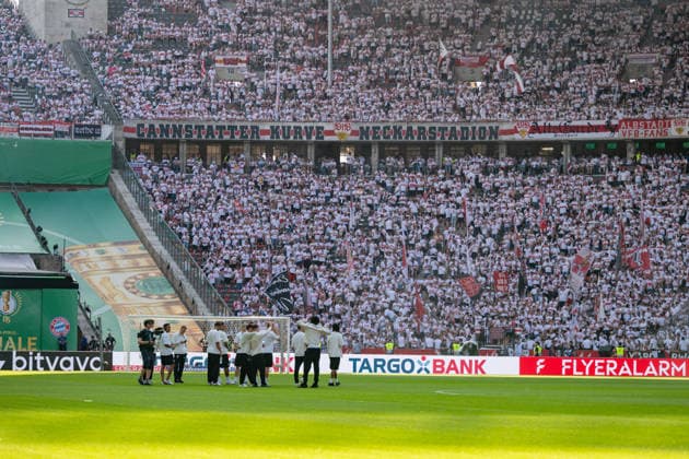 VfB Stuttgart Spieler auf dem Rasen im Hintergrund die VfB Stuttgart Fans. GER, FC Bayern Muenchen vs. VfB Stuttgart, Fussball, Herren, DFB-Pokal, Finale, Spielzeit 2025 2026, 23.05.2026, DFL DFB REGULATIONS PROHIBIT ANY USE OF PHOTOGRAPHS AS IMAGE SEQUENCES AND OR QUASI-VIDEO, GER, FC Bayern Muenchen vs. VfB Stuttgart, Fussball, Herren, DFB-Pokal, Finale, Spielzeit 2025 2026, 23.05.2026 Berlin Copyright: xEibner-Pressefoto WolfgangxFrankx EP_WFK